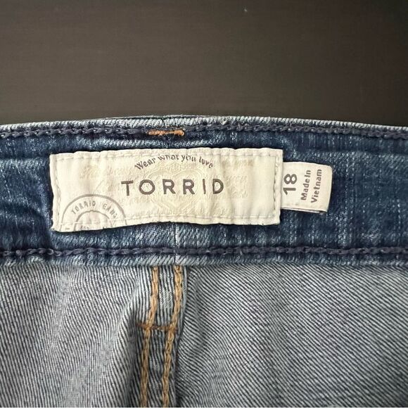 Torrid Jeans Womens Size 18 Blue Ex-Boyfriend Straight Distressed Stretch Denim - Picture 9 of 16